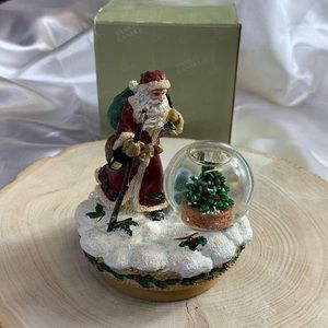 Yankee Candle Santa Snow Globe Topper Christmas